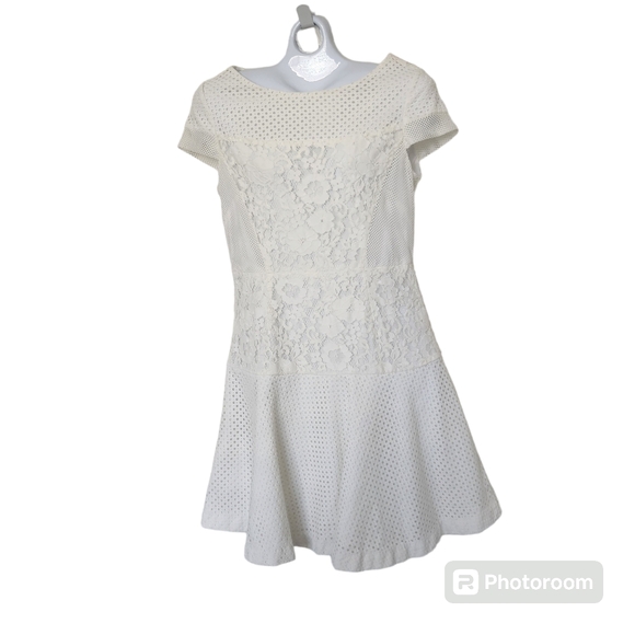Betsey Johnson White Floral and Eyelet Lace Short Sleeve Fit and Flare Dress 8 - Picture 13 of 13